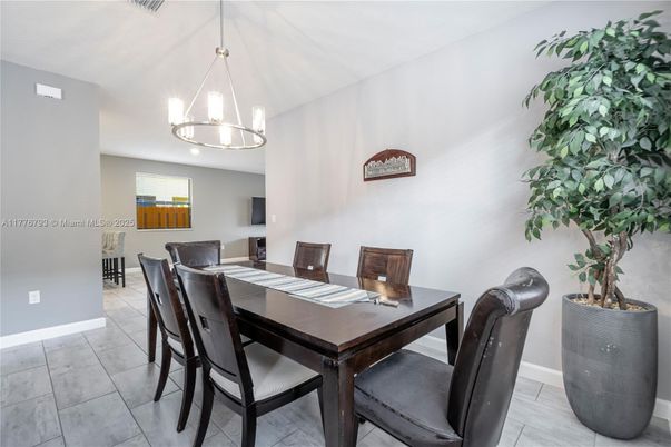 Chandelier, Dining room, Interior, Pendant Lights