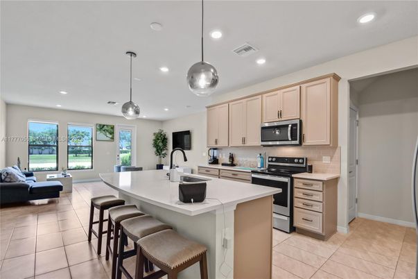 Interior, Kitchen, Living room, Pendant Lights, Recessed Lighting, Stainless Steel Appliances