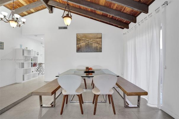 Dining room, Interior, Pendant Lights, Wooden Beams, Wooden Ceilings