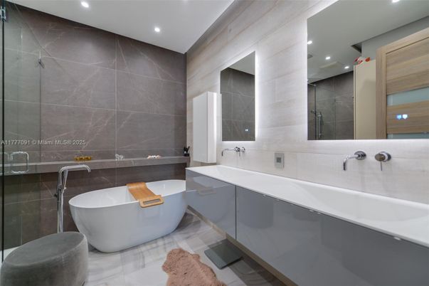 Bathroom, Dual Sink Vanities, Free Standing Baths, Glass Shower, Interior, Recessed Lighting