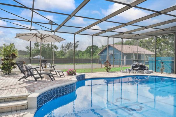 Interior, Pool, Sun Room