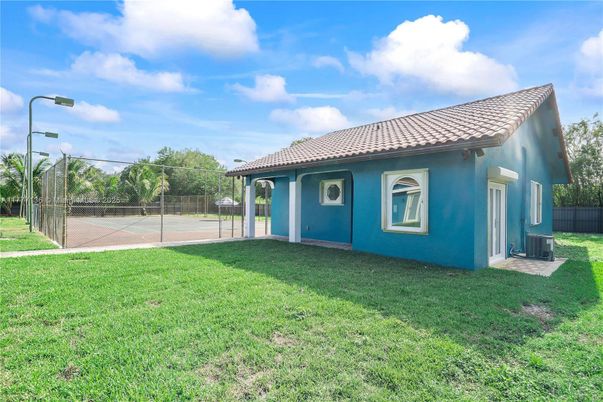 Backyard, Exterior, Tennis Courts