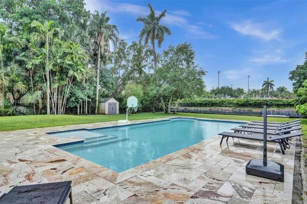 Exterior, Pool
