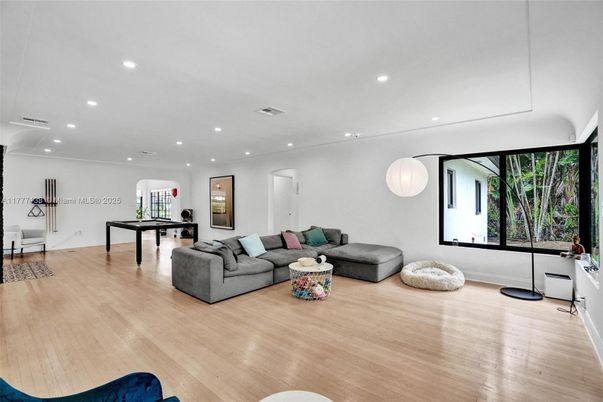 Billiard Table, Game Room, Interior, Living room, Recessed Lighting, Wood Texture Flooring