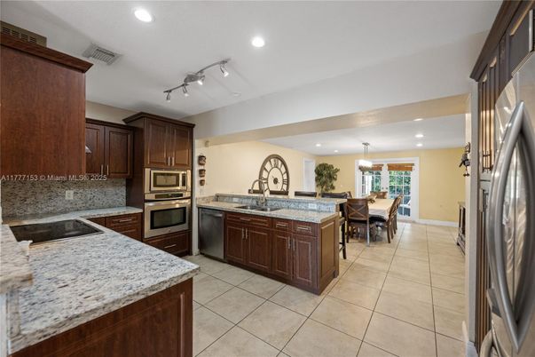 Dining room, Interior, Kitchen, Pendant Lights, Recessed Lighting, Stainless Steel Appliances