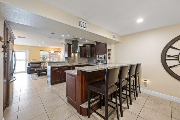Interior, Kitchen, Living room, Pendant Lights, Recessed Lighting, Stainless Steel Appliances