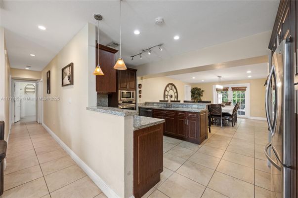 Dining room, Interior, Kitchen, Pendant Lights, Recessed Lighting, Stainless Steel Appliances