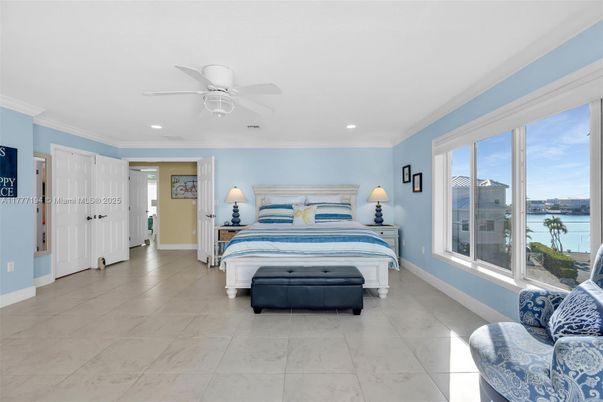 Bedroom, Interior, Recessed Lighting, Water