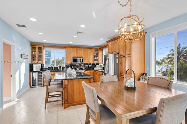 Chandelier, Dining room, Interior, Kitchen, Recessed Lighting, Stainless Steel Appliances