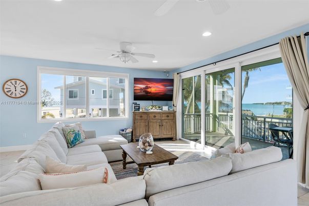 Interior, Living room, Recessed Lighting, Water