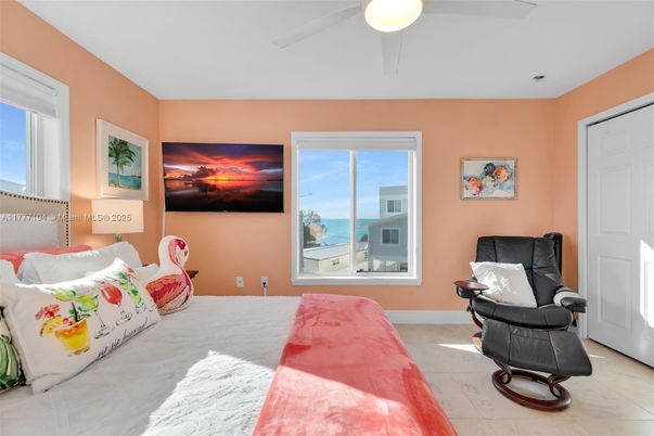 Bedroom, Interior, Water