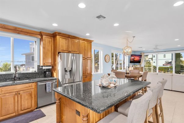 Dining room, Interior, Kitchen, Pendant Lights, Recessed Lighting, Stainless Steel Appliances