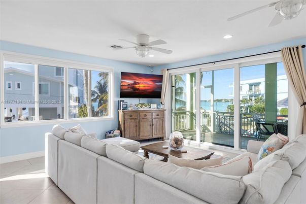 Interior, Living room, Recessed Lighting, Water