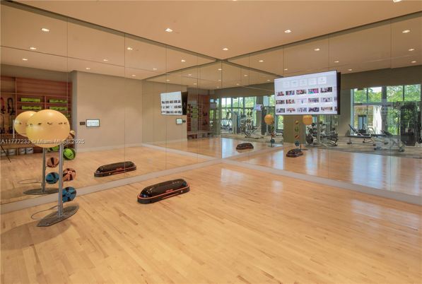Fitness Equipment, Interior, Recessed Lighting, Wood Texture Flooring