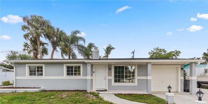 Attached, Exterior, Facade, Ranch