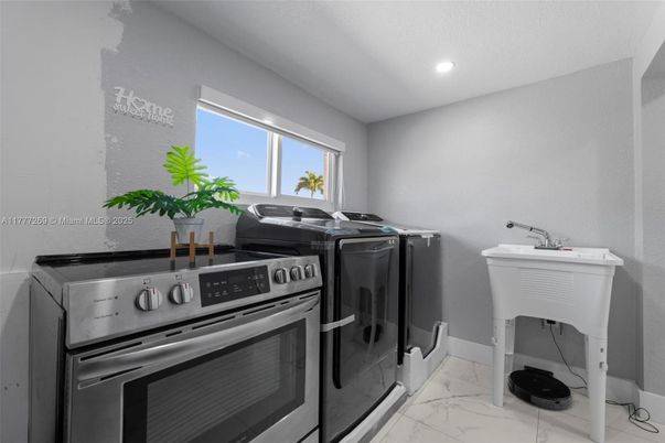 Interior, Marble, Recessed Lighting, Washer