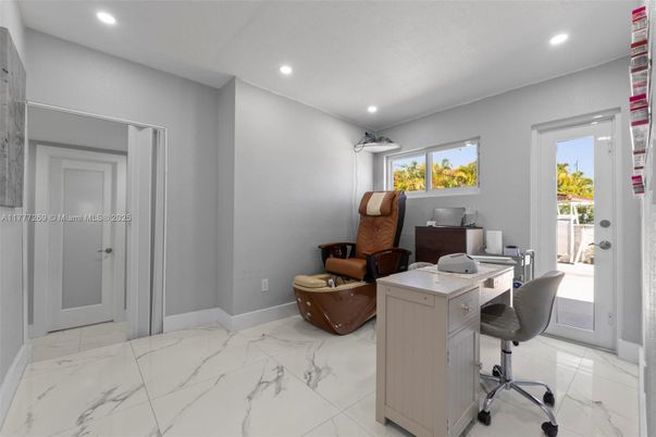 Home Office, Interior, Marble, Recessed Lighting