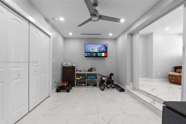 Interior, Marble, Recessed Lighting