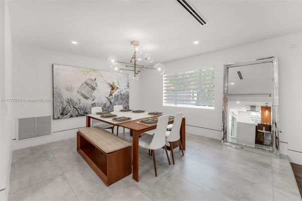 Dining room, Interior, Pendant Lights, Recessed Lighting