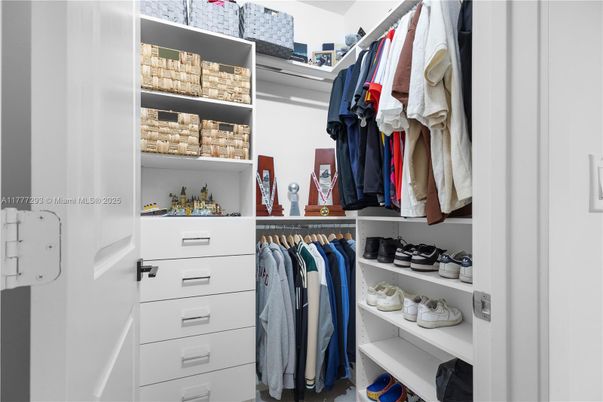 Interior, Walk-in Closets