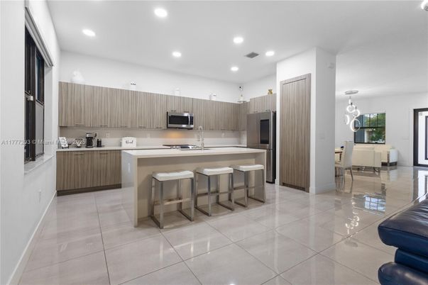 Dining room, Interior, Kitchen, Pendant Lights, Recessed Lighting, Stainless Steel Appliances
