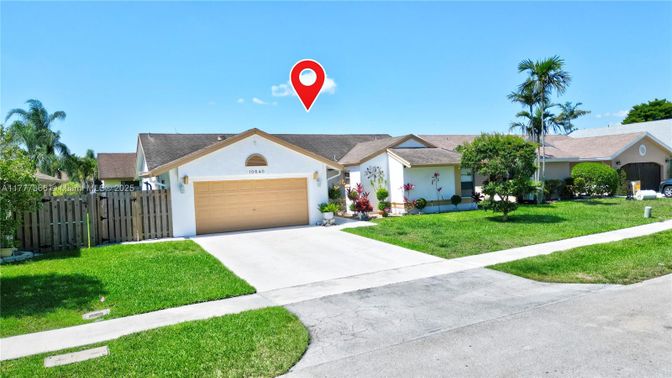 Attached, Exterior, Facade, Ranch