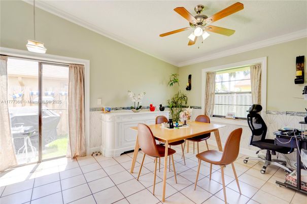 Home Office, Interior