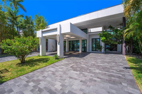 Backyard, Exterior, Facade, Modern