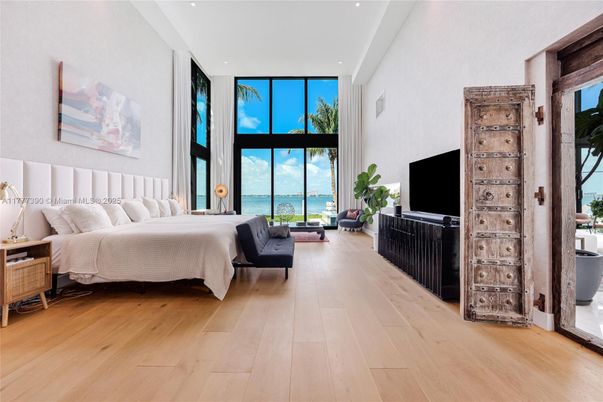 Bedroom, Interior, Living room, Recessed Lighting, Water, Wood Texture Flooring