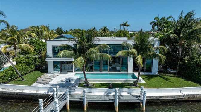 Exterior, Lake, Pool