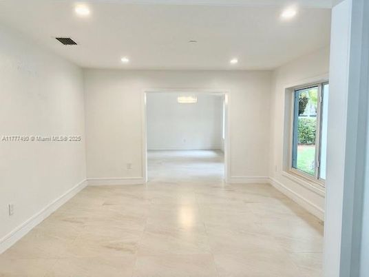 Empty room, Interior, Recessed Lighting