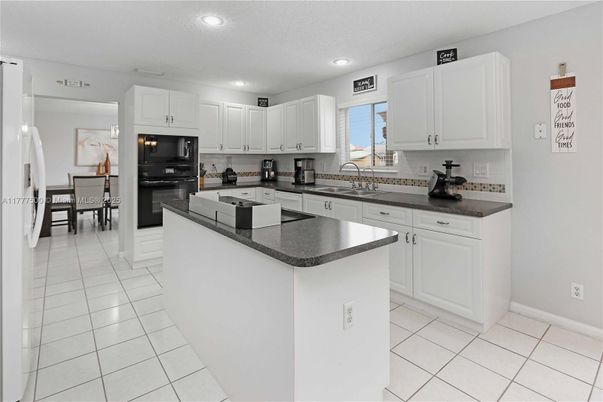 Dining room, Interior, Kitchen, Recessed Lighting