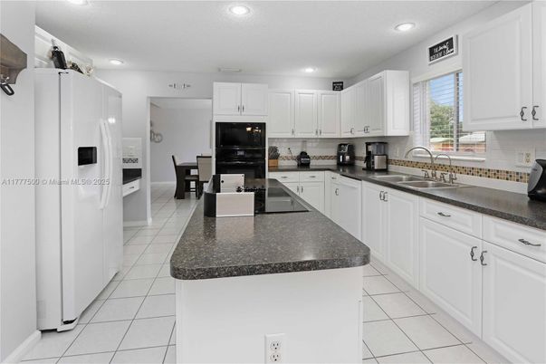 Dining room, Interior, Kitchen, Recessed Lighting