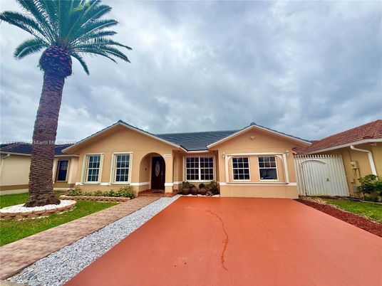Backyard, Exterior, Facade, Ranch