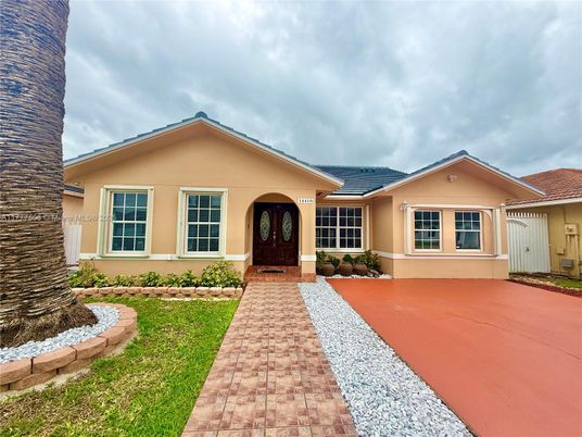 Exterior, Facade, Ranch