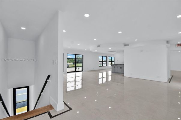 Empty room, Interior, Recessed Lighting