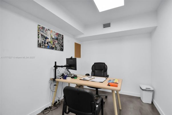 Home Office, Interior