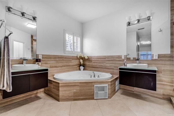 Bathroom, Dual Sink Vanities, Interior