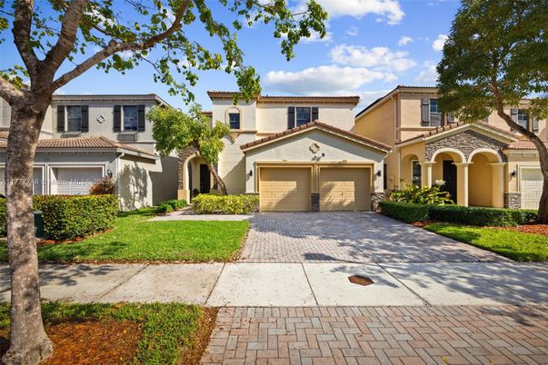 Attached, Exterior, Facade, Mediterranean