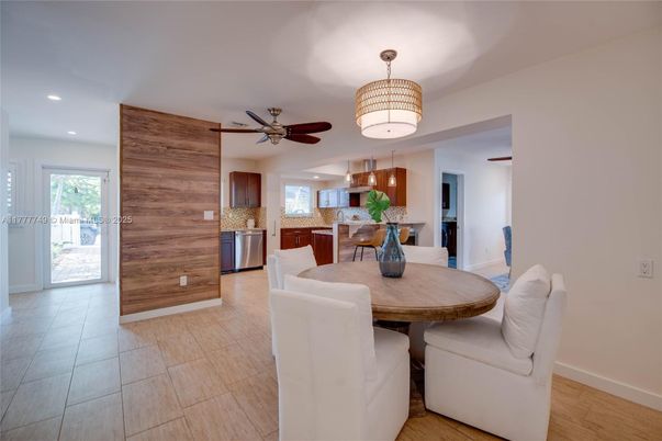 Dining room, Interior, Kitchen, Pendant Lights, Recessed Lighting, Wood Texture Flooring