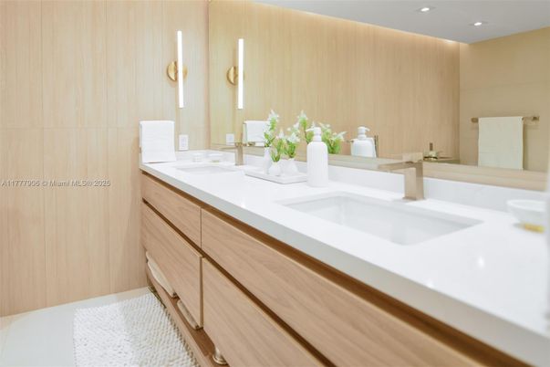 Bathroom, Dual Sink Vanities, Interior, Recessed Lighting
