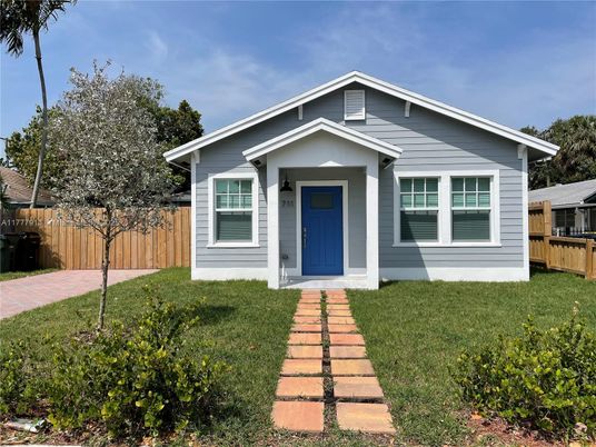 Exterior, Facade, American Craftsman