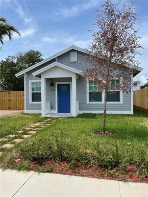 Exterior, Facade, American Craftsman