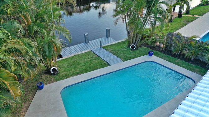 Exterior, Pool, Water