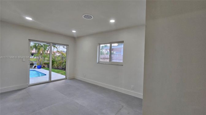 Empty room, Interior, Recessed Lighting