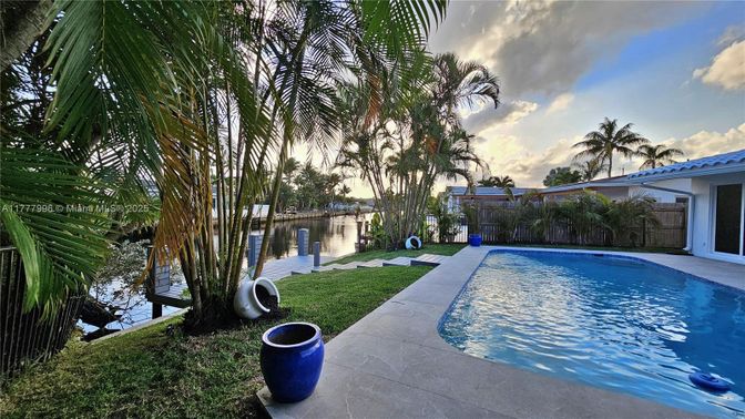 Exterior, Pool, Water