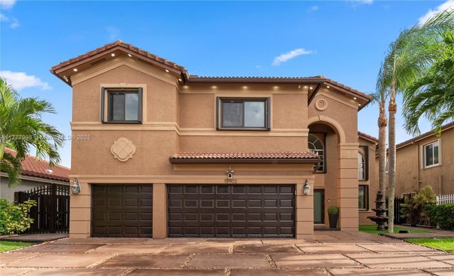 Attached, Exterior, Facade, Mediterranean