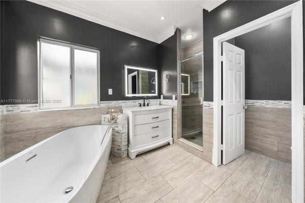 Bathroom, Dual Sink Vanities, Free Standing Baths, Interior, Recessed Lighting
