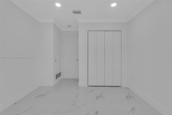 Empty room, Interior, Marble, Recessed Lighting