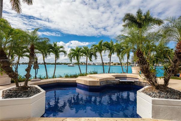 Exterior, Pool, Water